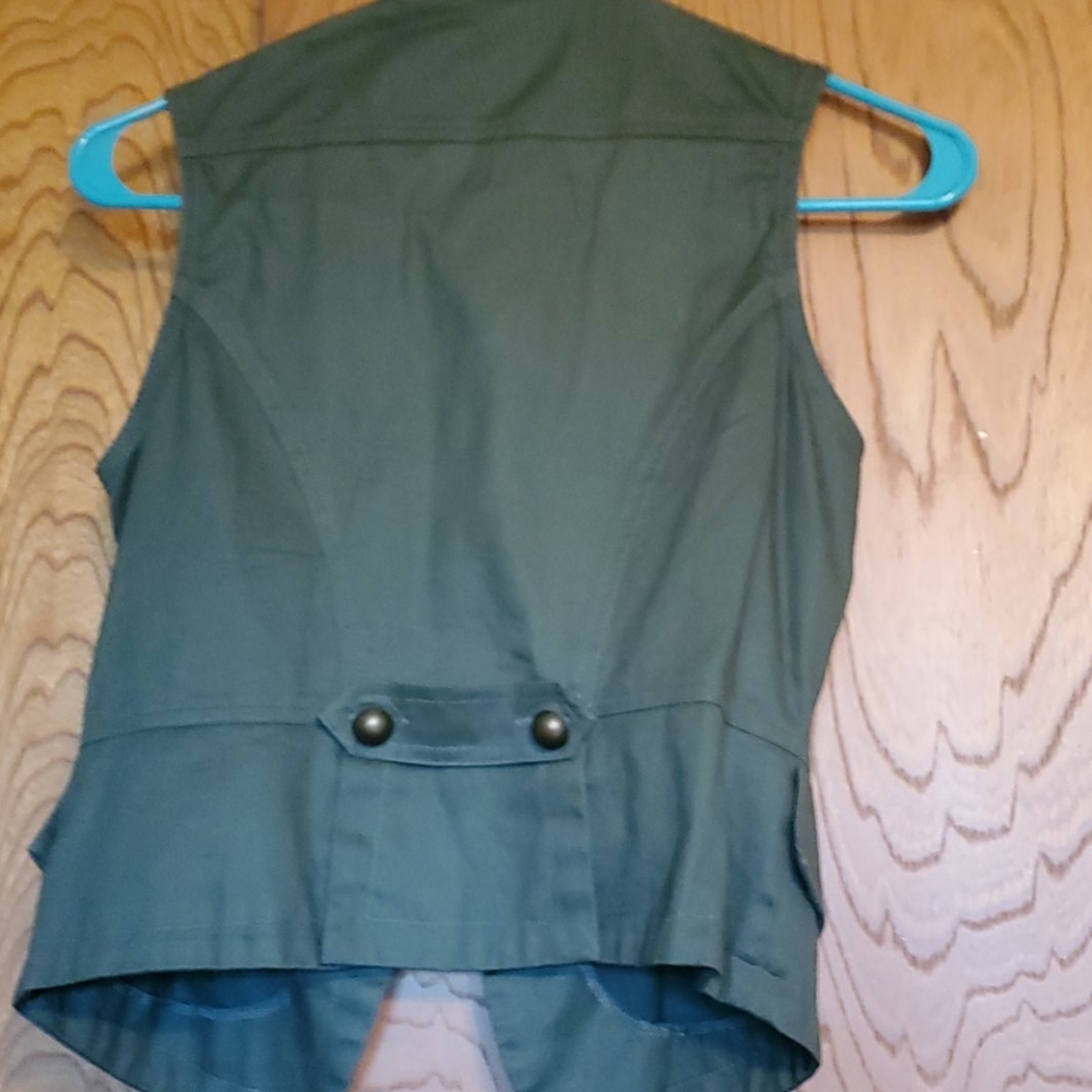 Vest - Picture 3 of 3